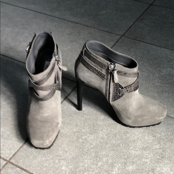 Shoes - Picture 5 of 6